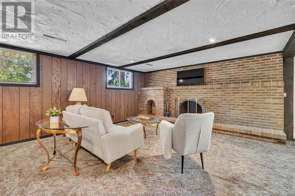 302 WOODRIDGE