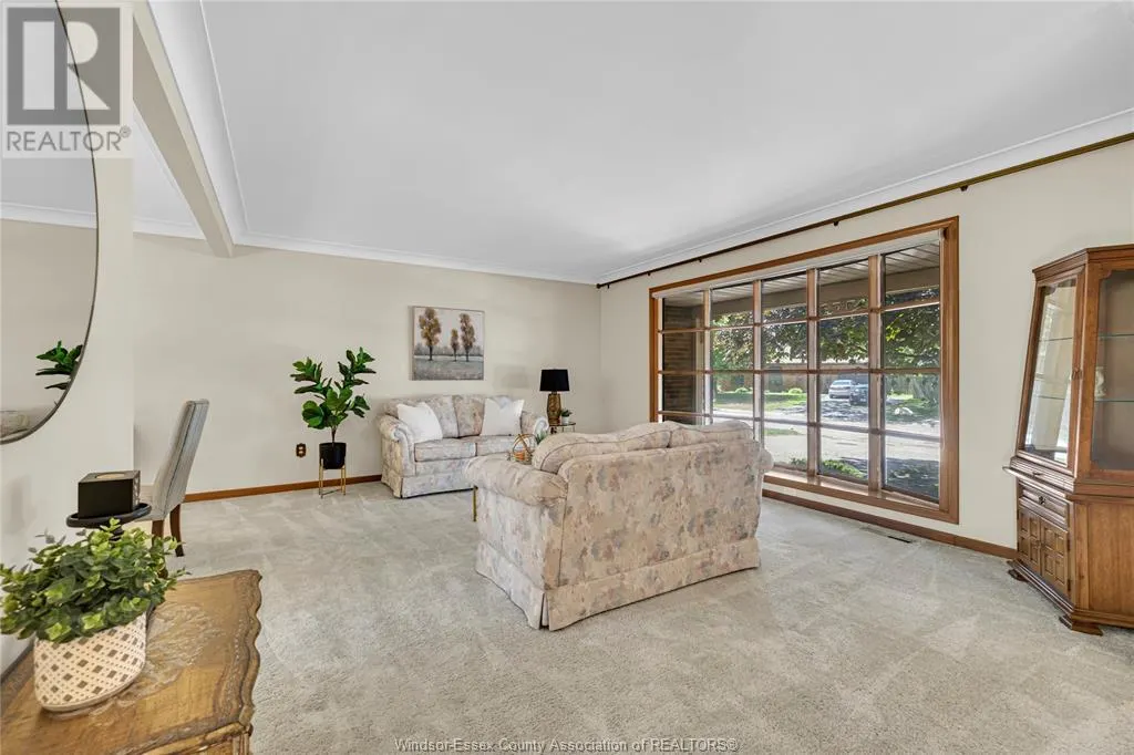 302 WOODRIDGE