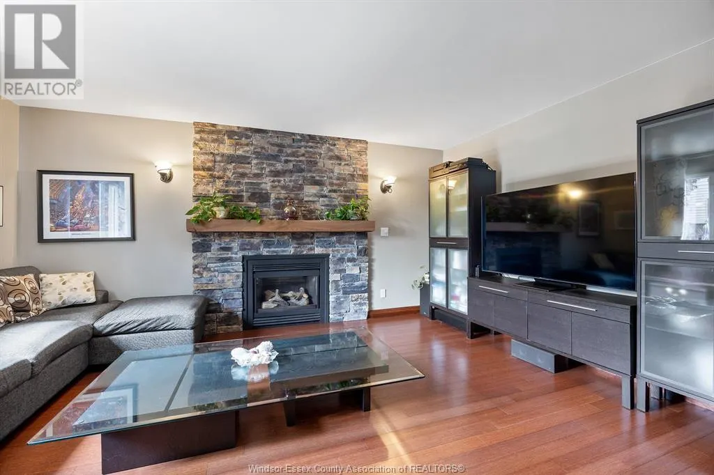 595 BRUNELLE
