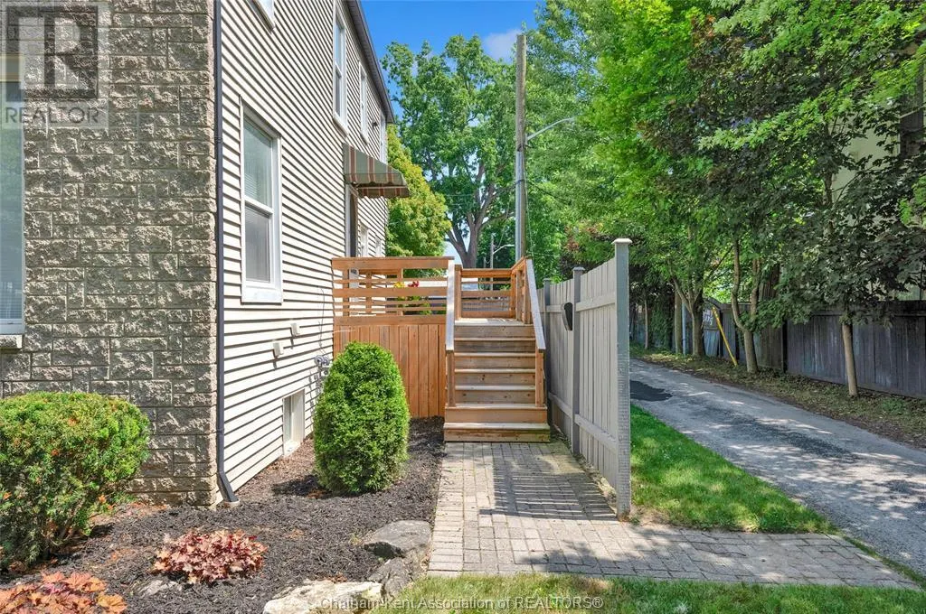 125 Victoria AVENUE