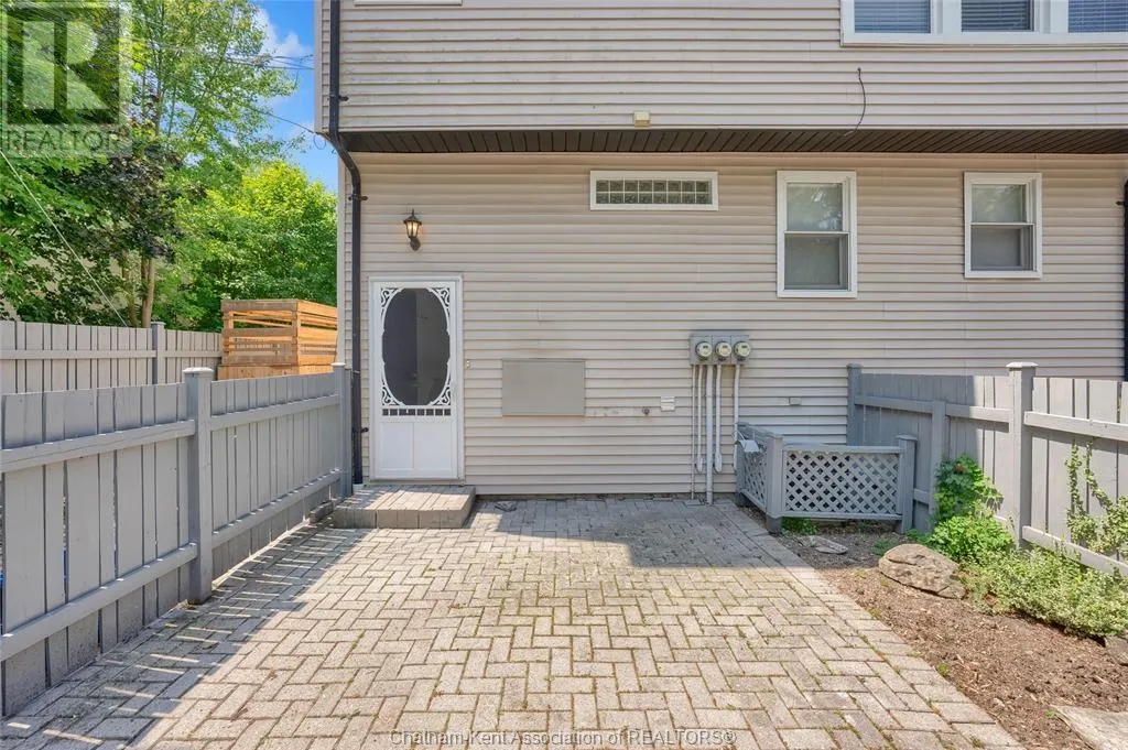 125 Victoria AVENUE