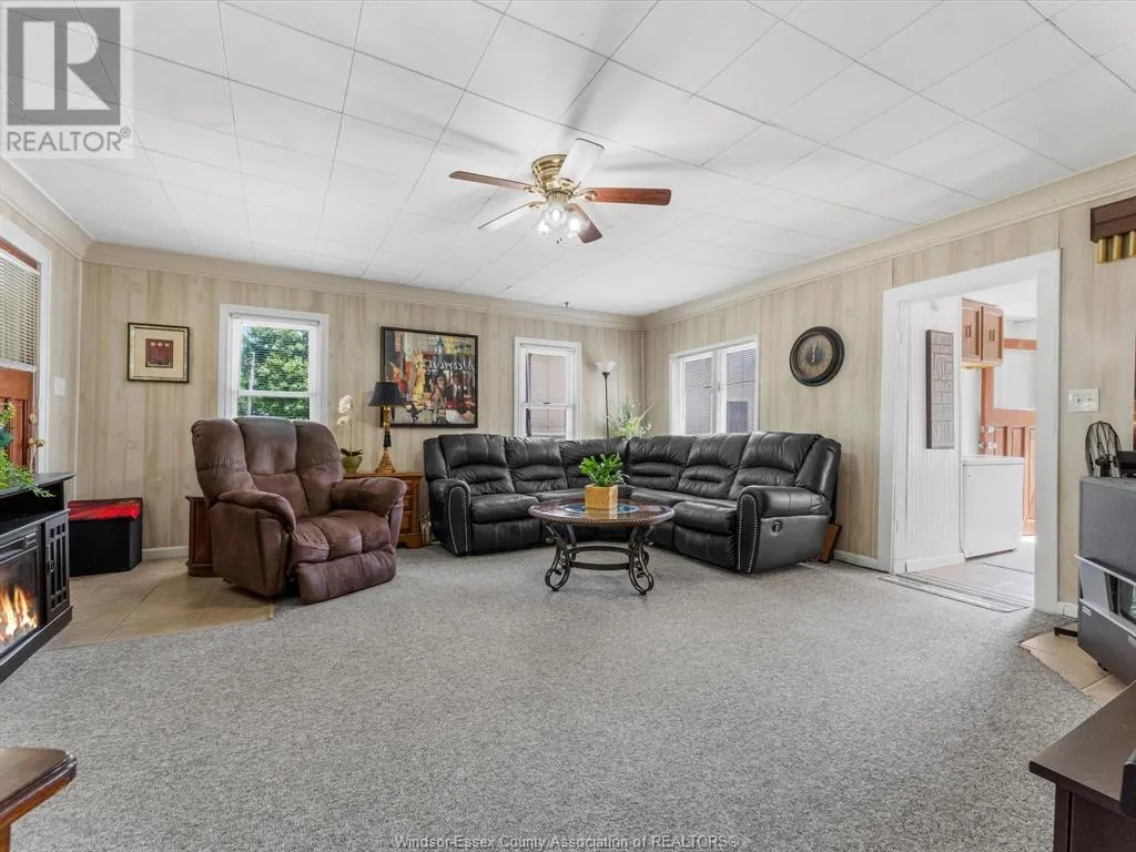 327 W. BELLE RIVER ROAD