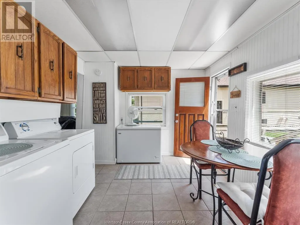 327 W. BELLE RIVER ROAD