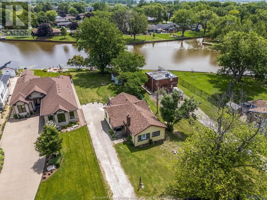 327 W. BELLE RIVER ROAD