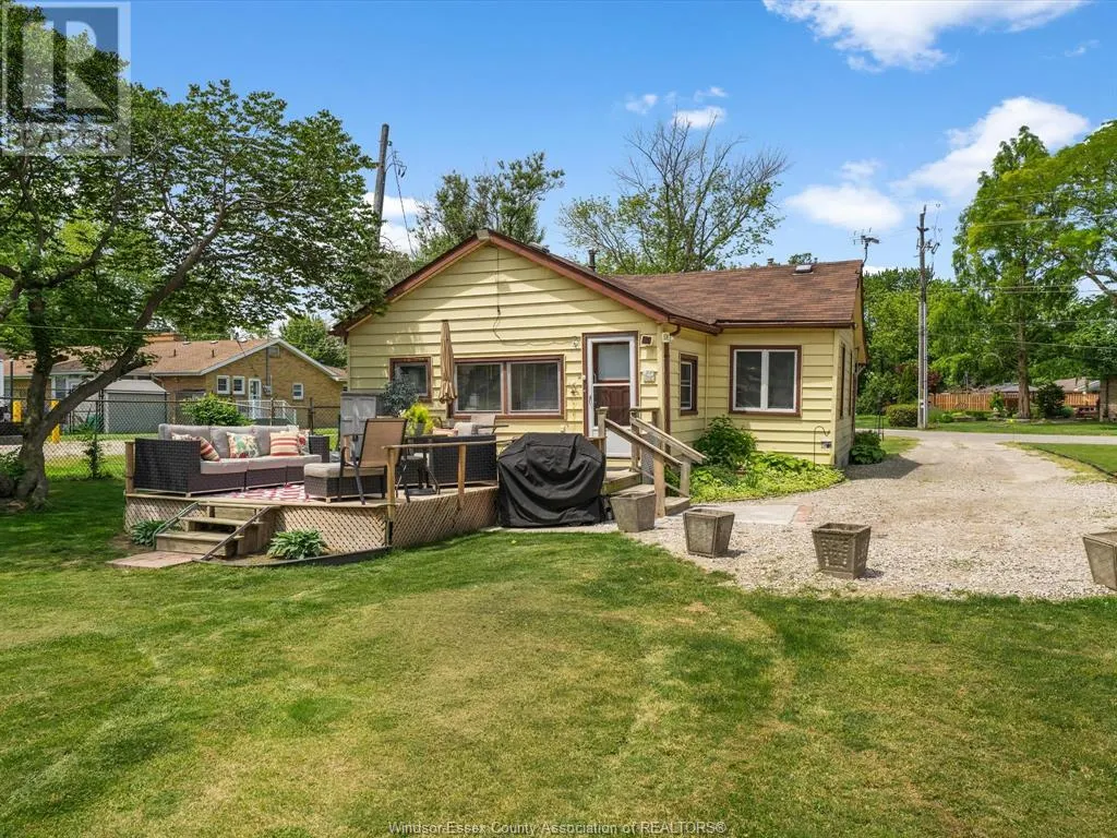 327 W. BELLE RIVER ROAD