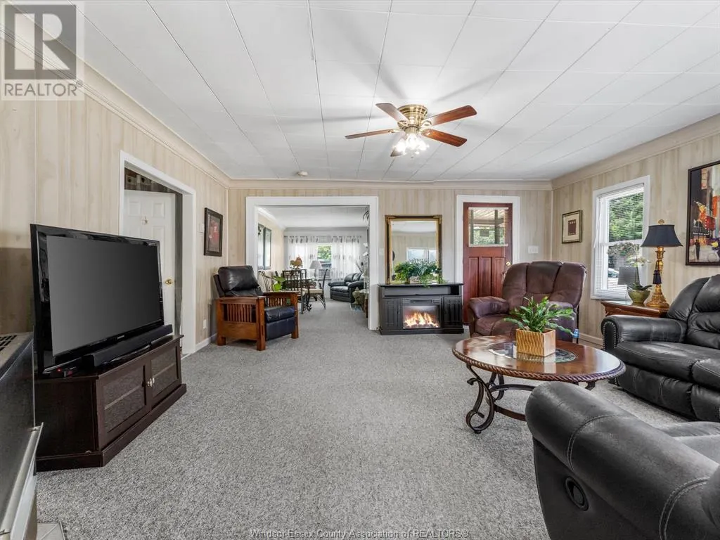 327 W. BELLE RIVER ROAD
