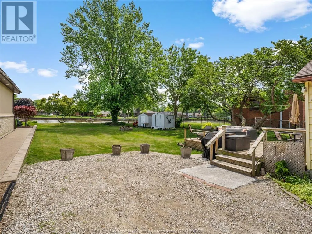 327 W. BELLE RIVER ROAD
