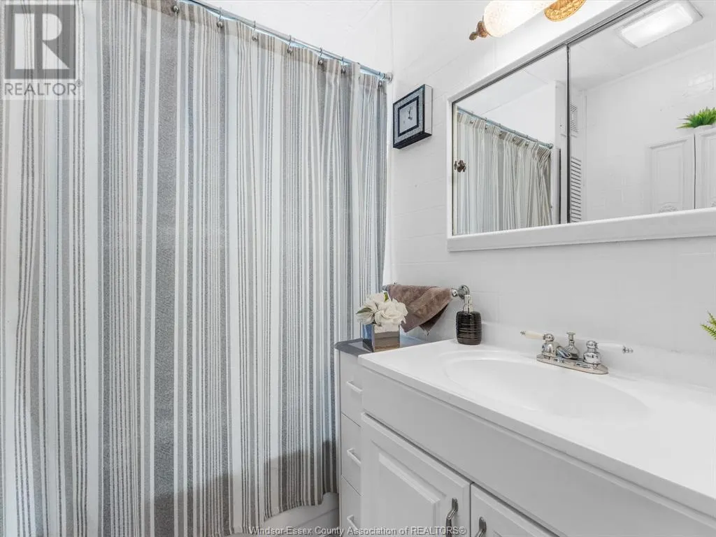 327 W. BELLE RIVER ROAD