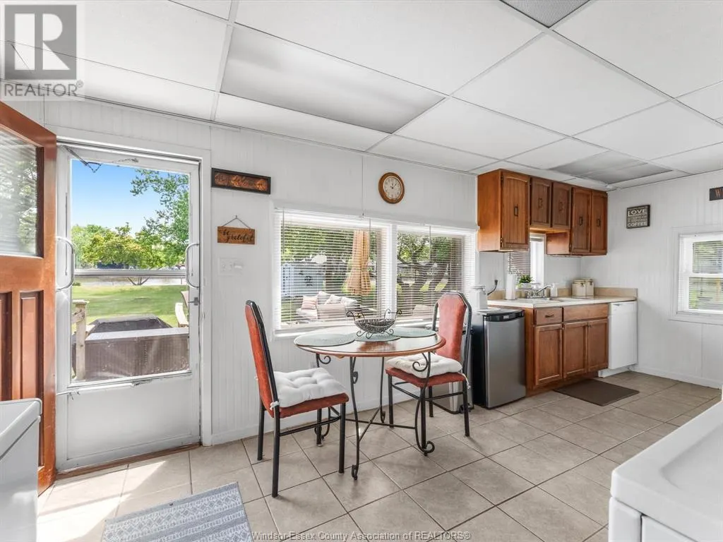 327 W. BELLE RIVER ROAD