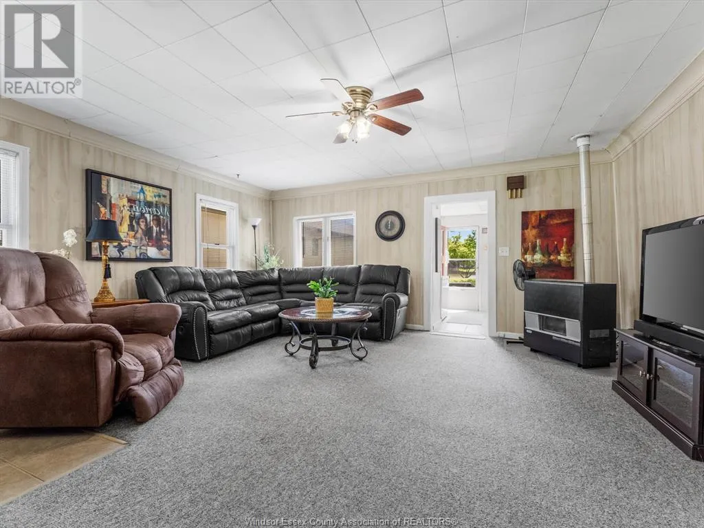 327 W. BELLE RIVER ROAD
