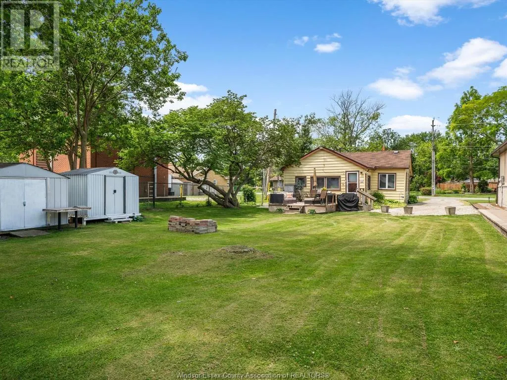 327 W. BELLE RIVER ROAD