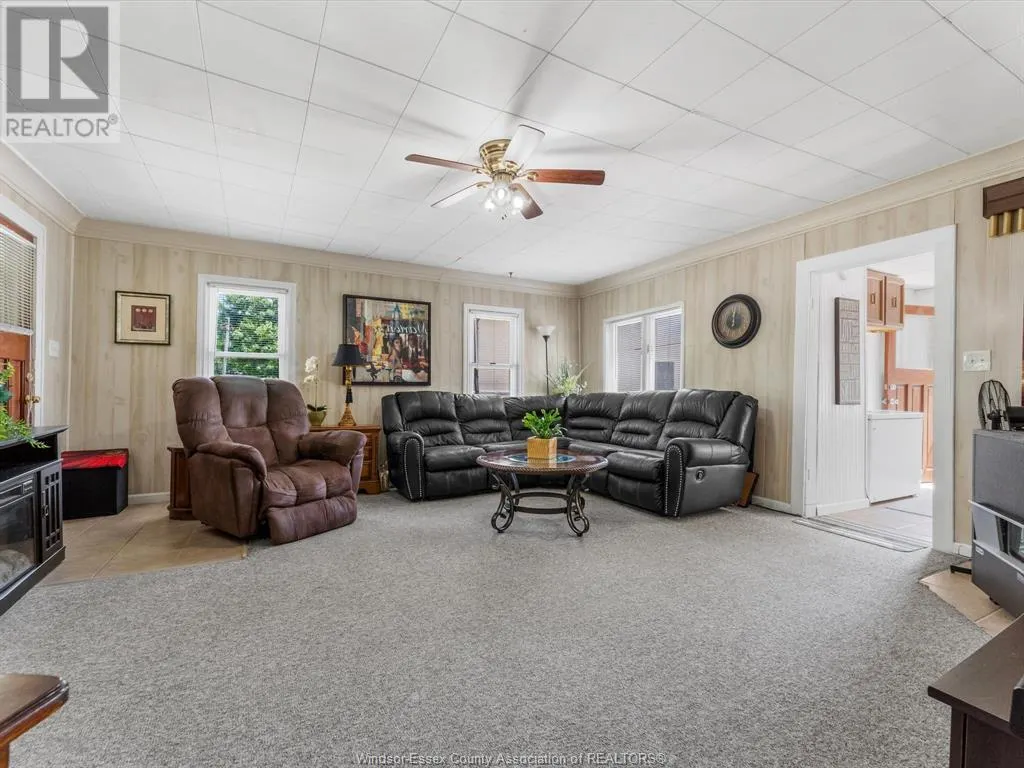 327 W. BELLE RIVER ROAD