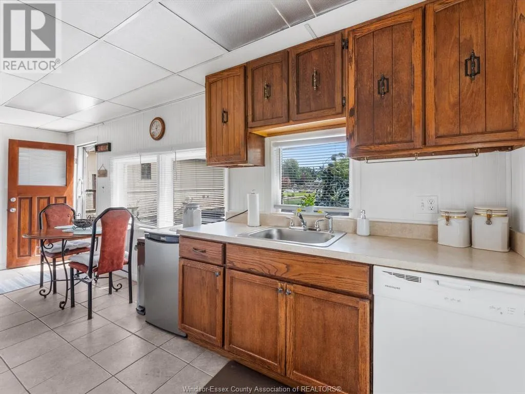 327 W. BELLE RIVER ROAD