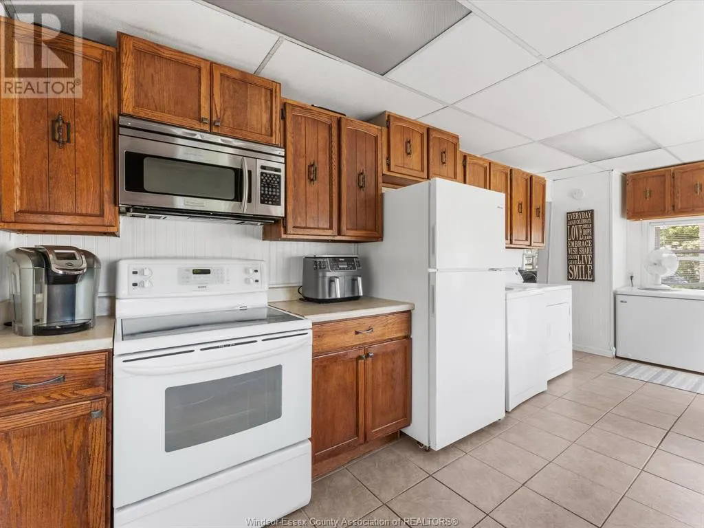 327 W. BELLE RIVER ROAD