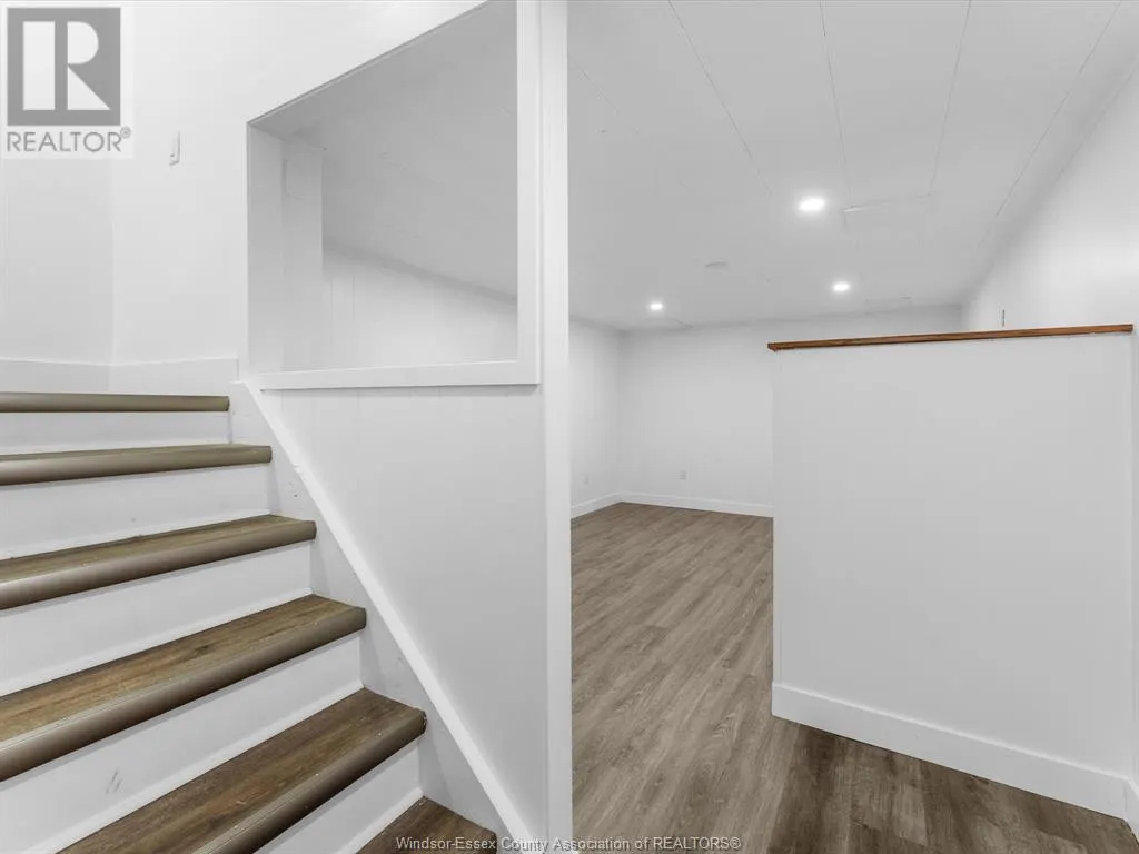 255 TALBOT STREET N Unit# 5