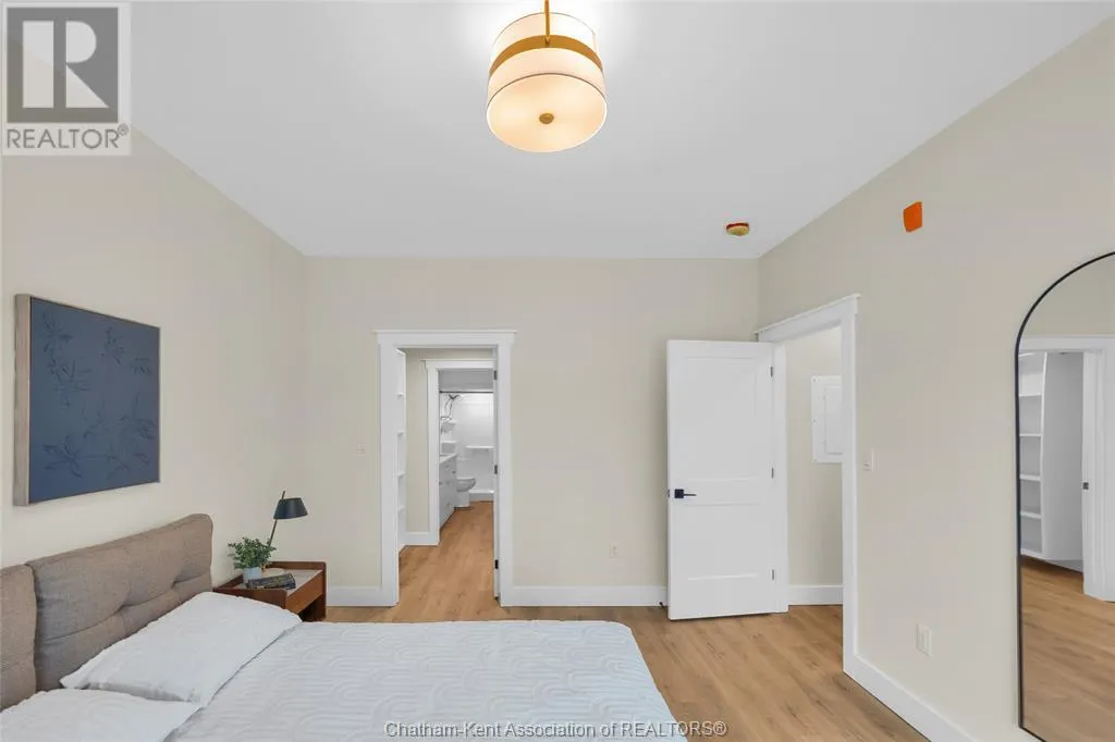 364 Grand AVENUE East Unit# 401