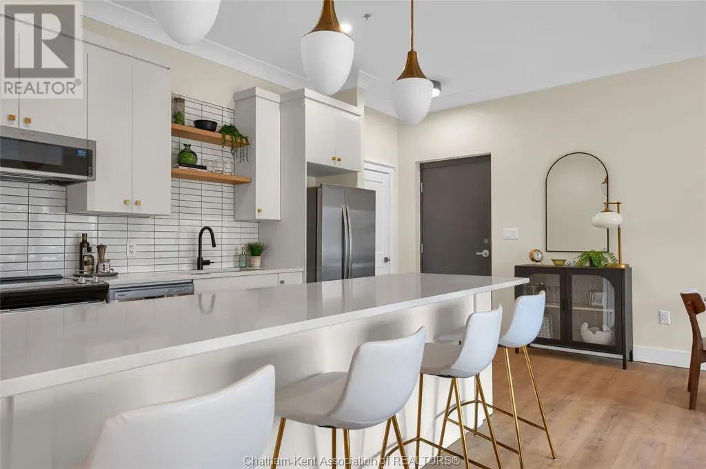 364 Grand AVENUE East Unit# 401