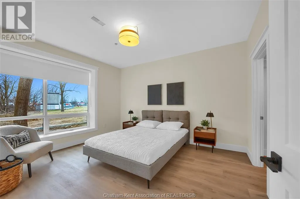 364 Grand AVENUE East Unit# 401