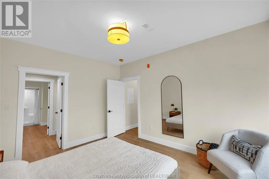 364 Grand AVENUE East Unit# 401