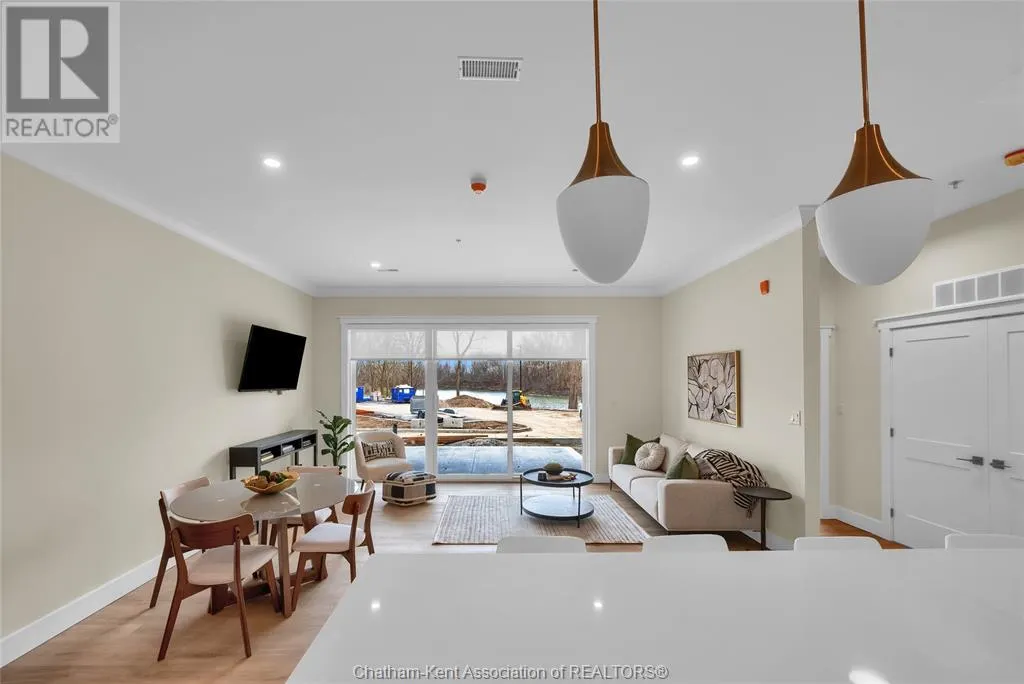364 Grand AVENUE East Unit# 401