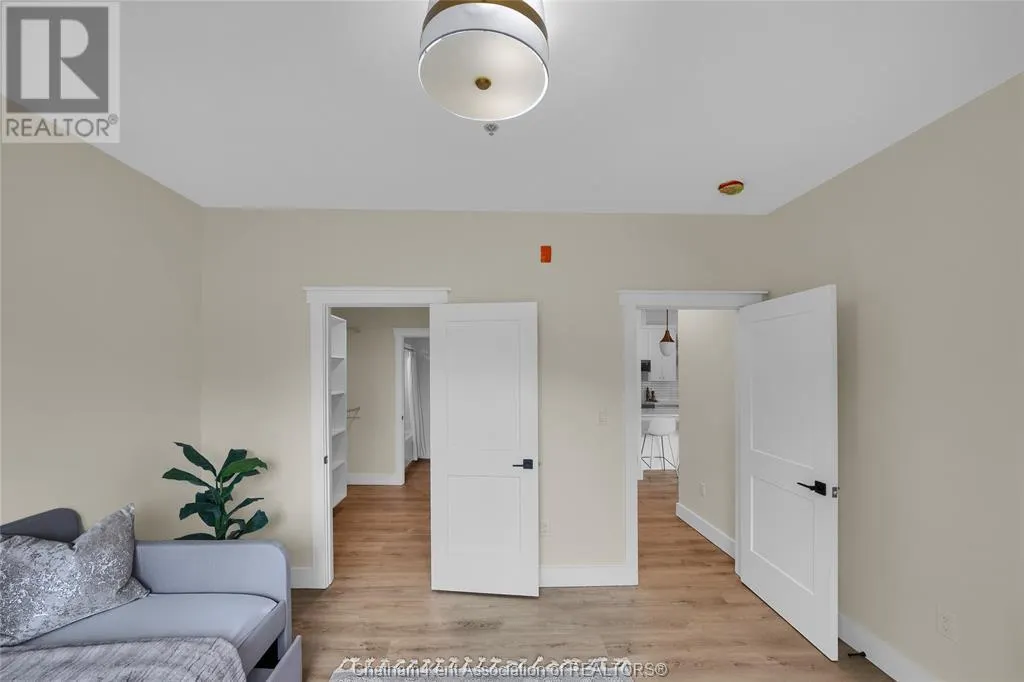 364 Grand AVENUE East Unit# 401