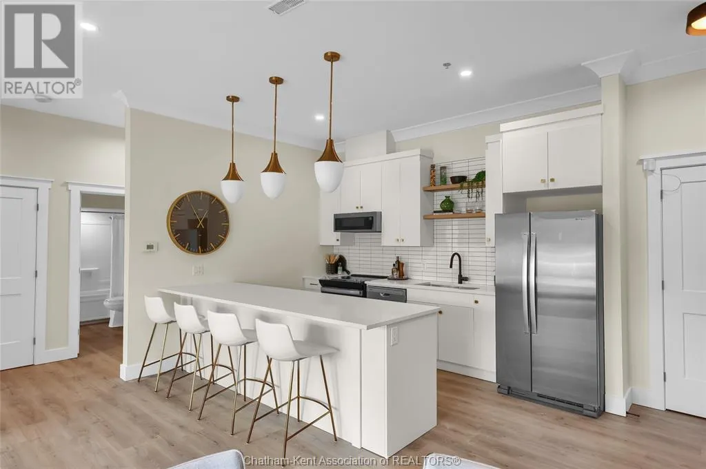 364 Grand AVENUE East Unit# 401