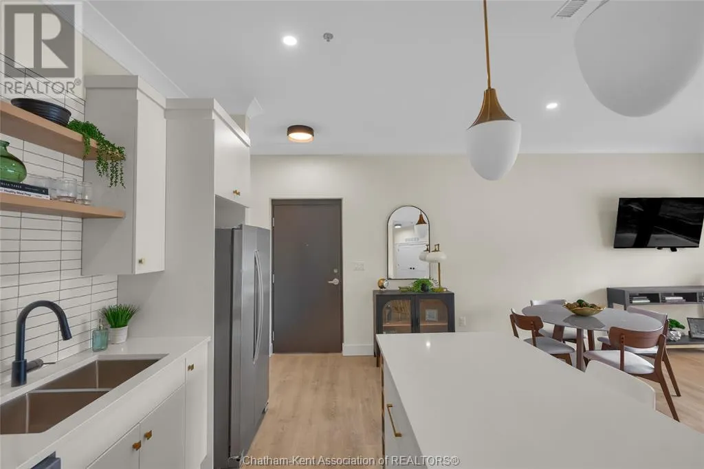 364 Grand AVENUE East Unit# 401