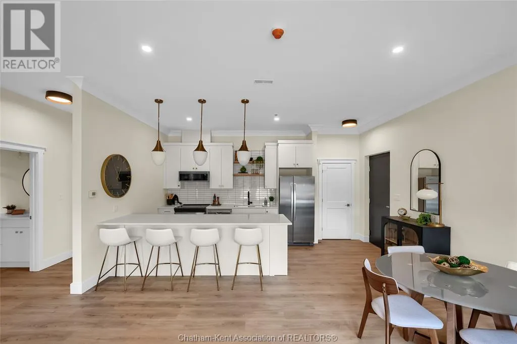 364 Grand AVENUE East Unit# 401