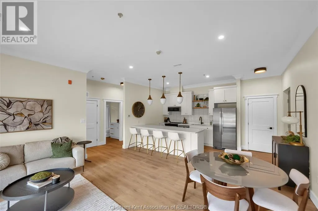 364 Grand AVENUE East Unit# 401