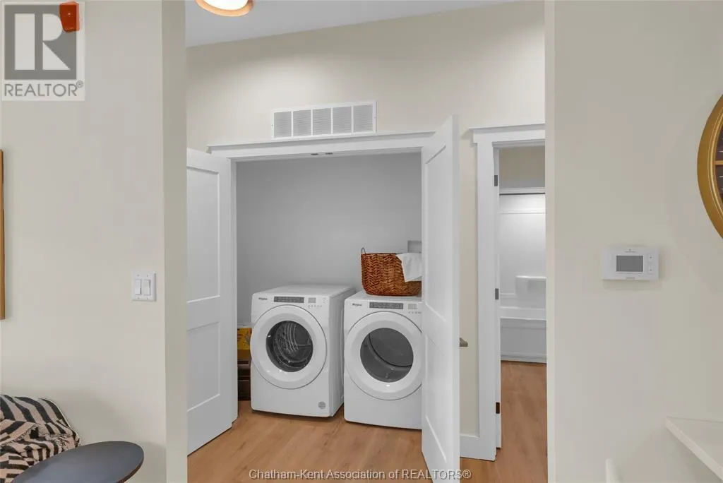 364 Grand AVENUE East Unit# 401