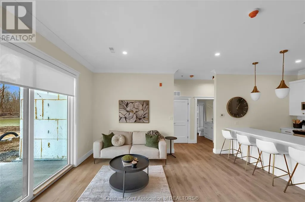 364 Grand AVENUE East Unit# 401