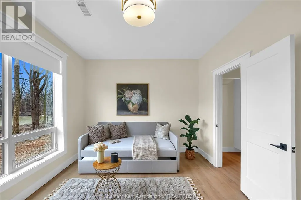 364 Grand AVENUE East Unit# 401