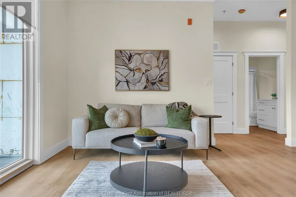 364 Grand AVENUE East Unit# 401