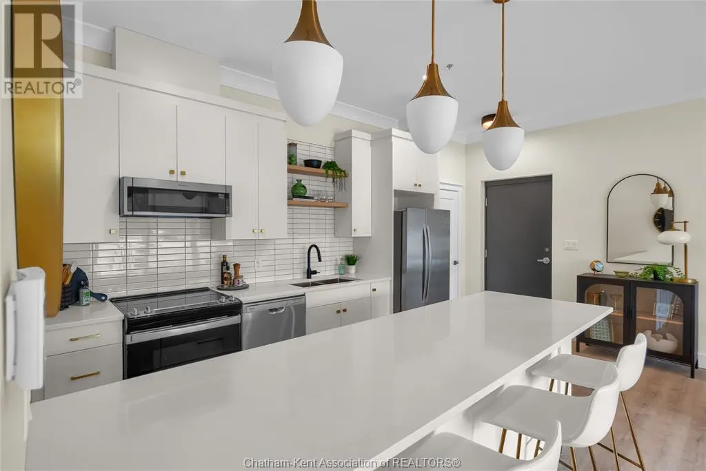 364 Grand AVENUE East Unit# 401