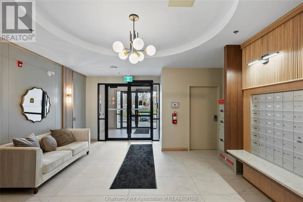 364 Grand AVENUE East Unit# 401