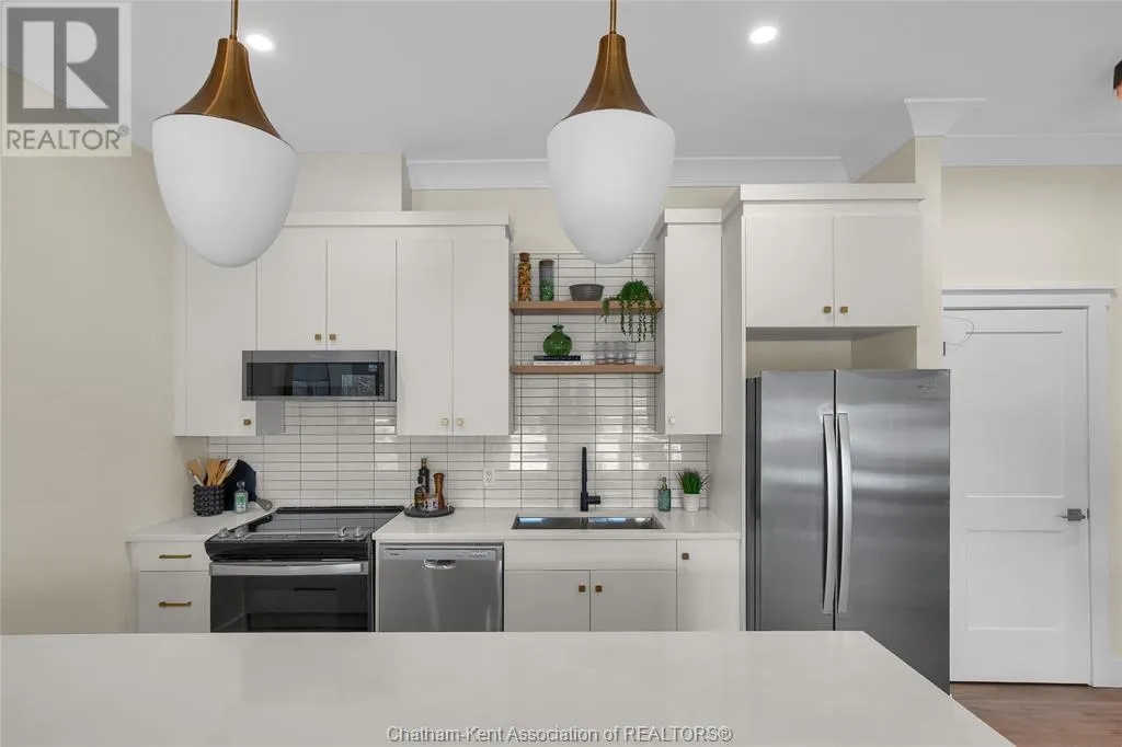 364 Grand AVENUE East Unit# 401