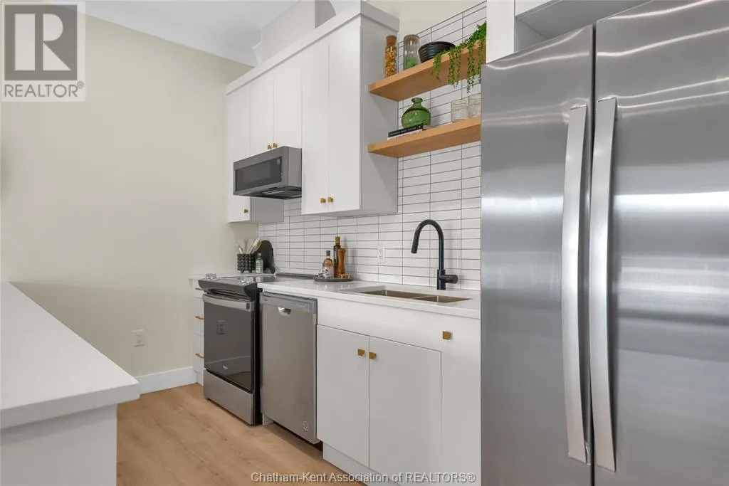 364 Grand AVENUE East Unit# 401