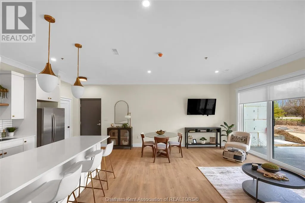 364 Grand AVENUE East Unit# 401