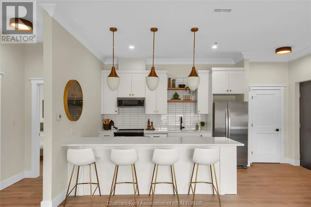 364 Grand AVENUE East Unit# 401