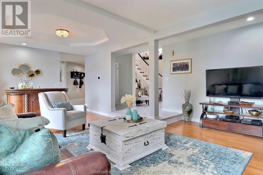 932 Grand AVENUE