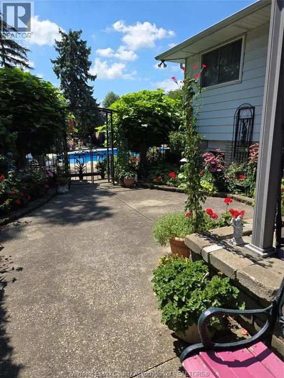 12139 PAPINEAU CRT