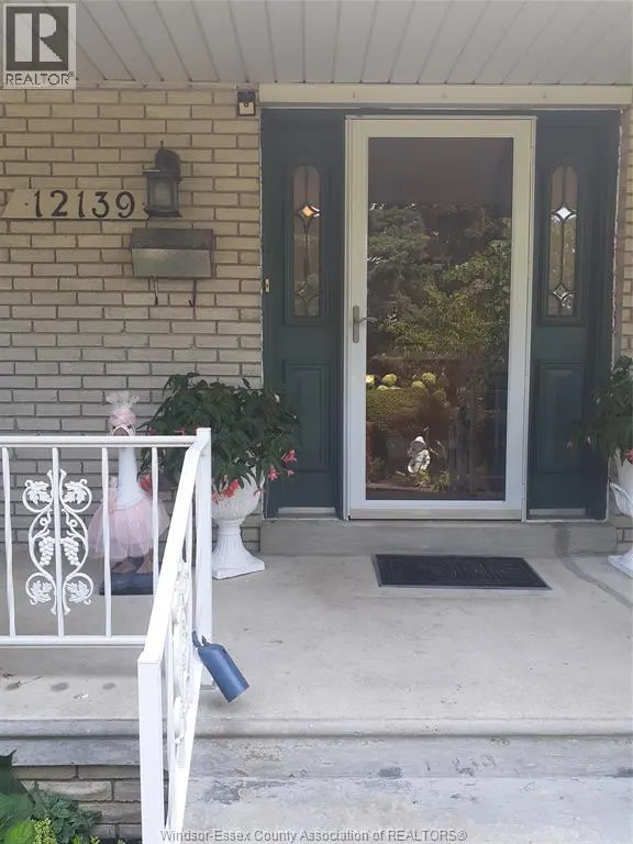 12139 PAPINEAU CRT