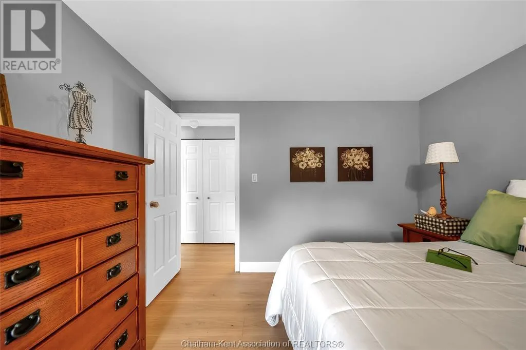 8 MOHAWK COURT