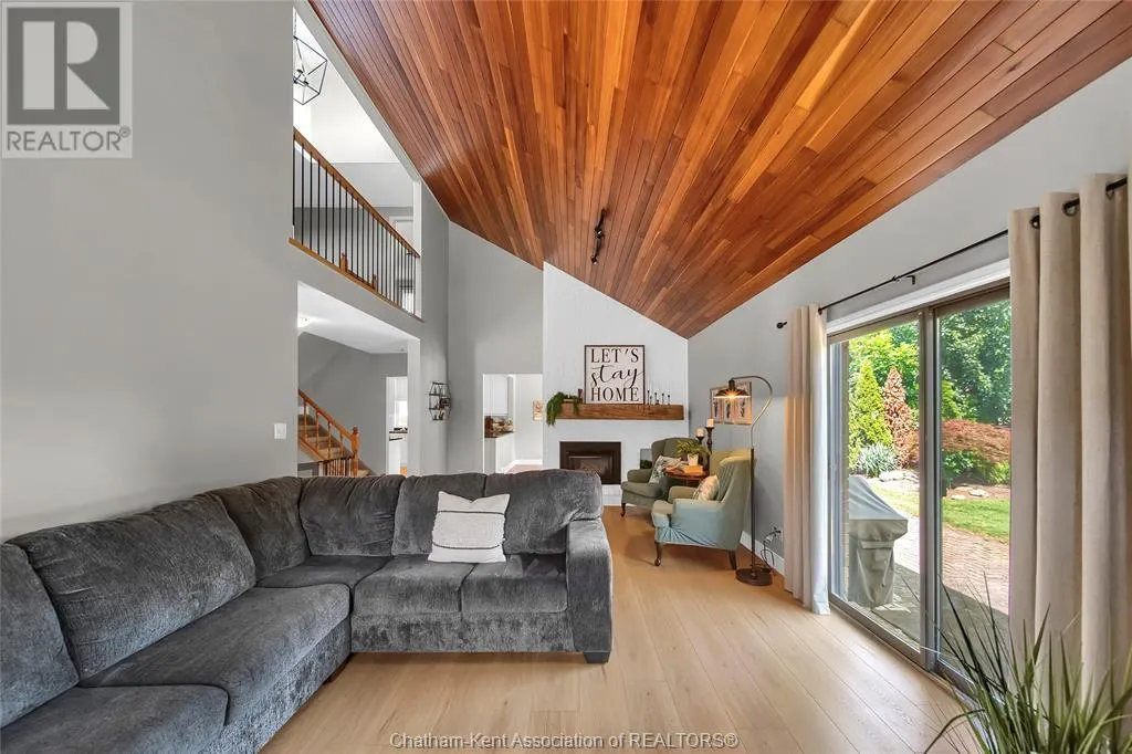 8 MOHAWK COURT