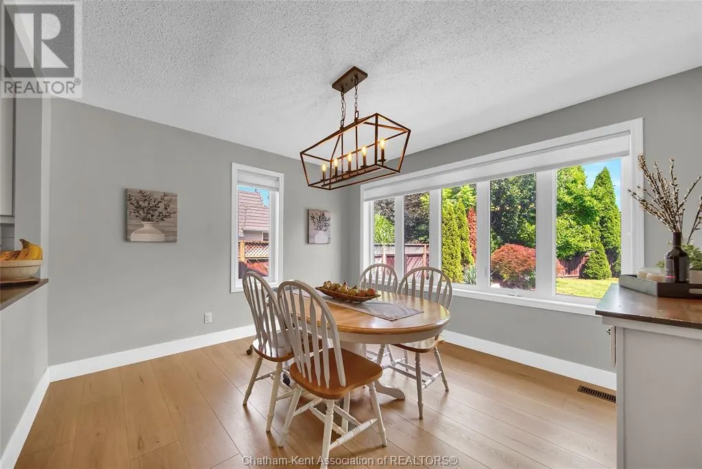 8 MOHAWK COURT