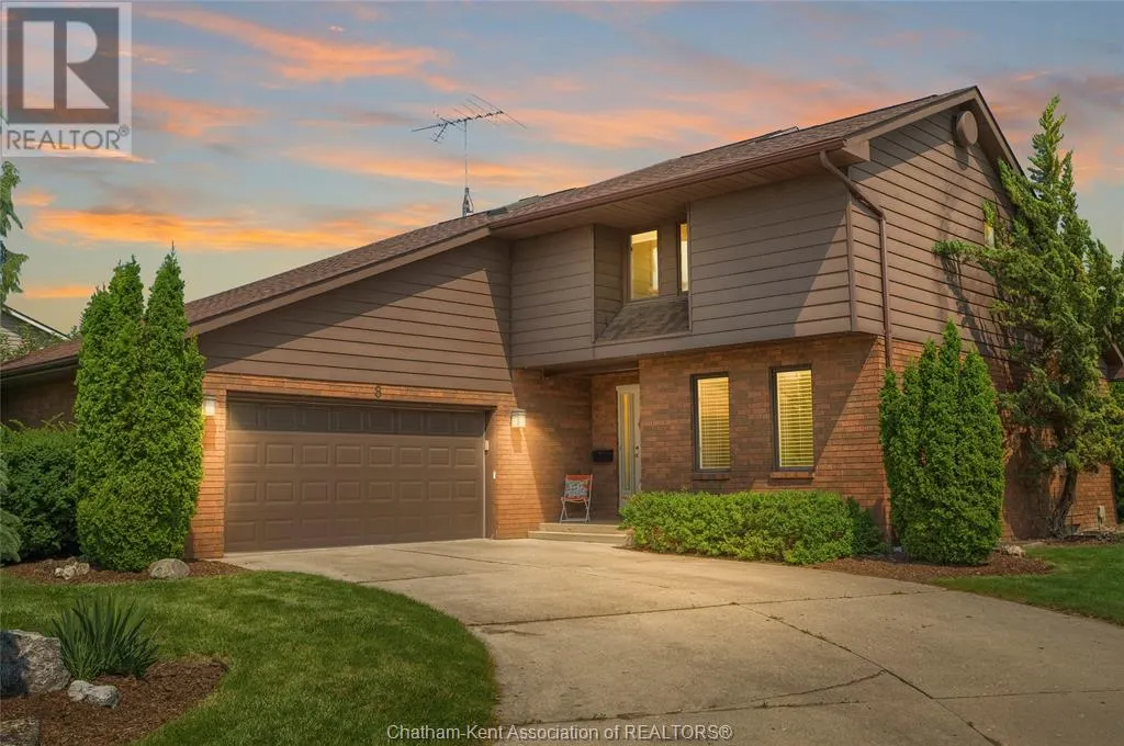 8 MOHAWK COURT
