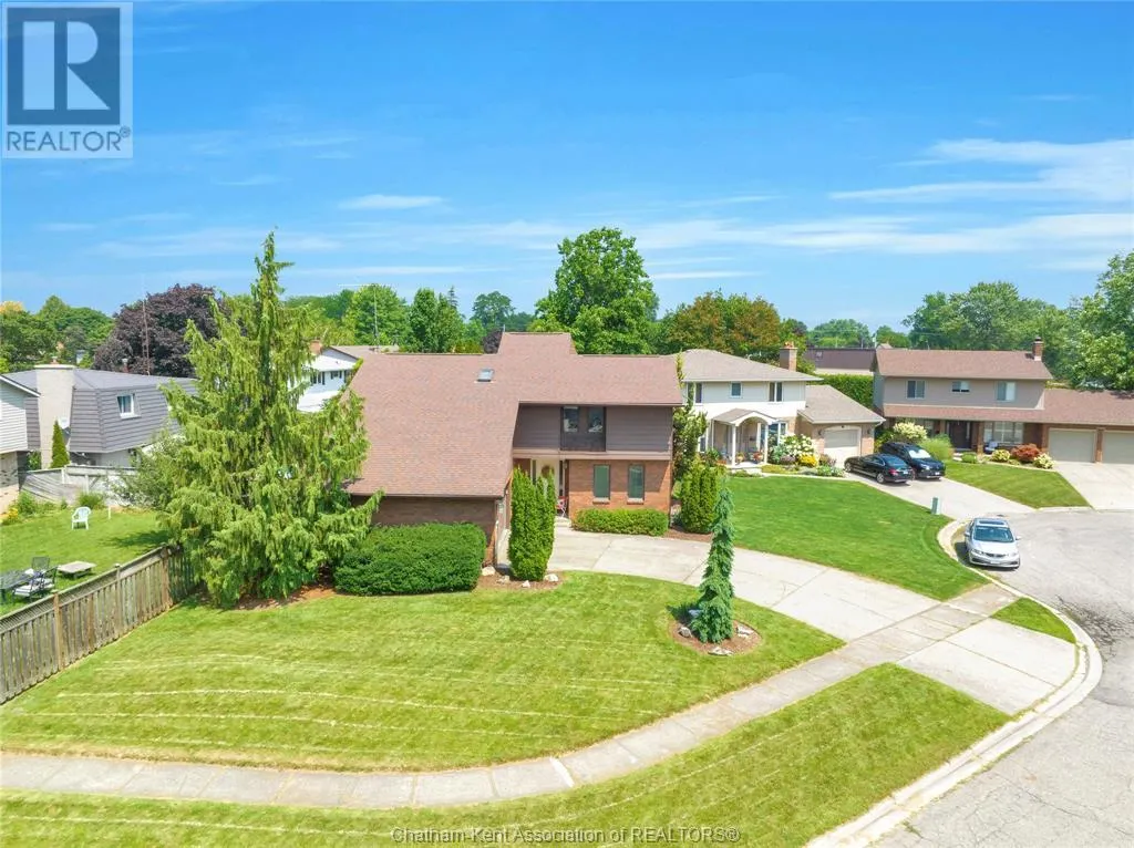 8 MOHAWK COURT