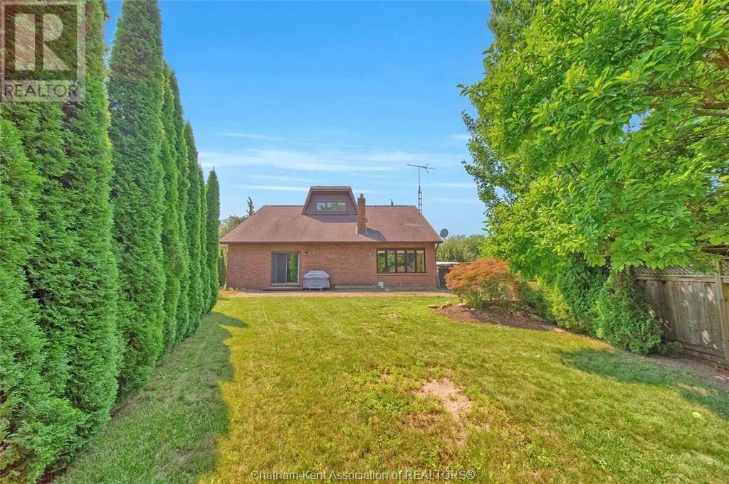 8 MOHAWK COURT