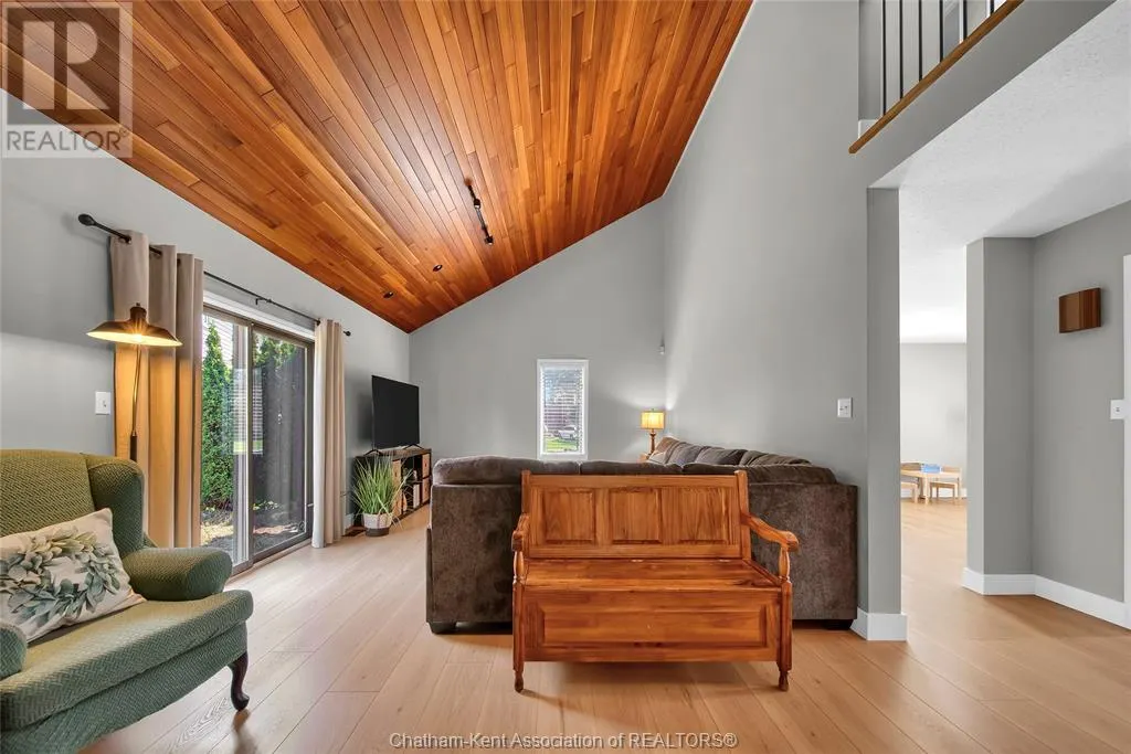 8 MOHAWK COURT