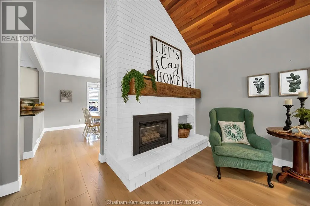 8 MOHAWK COURT